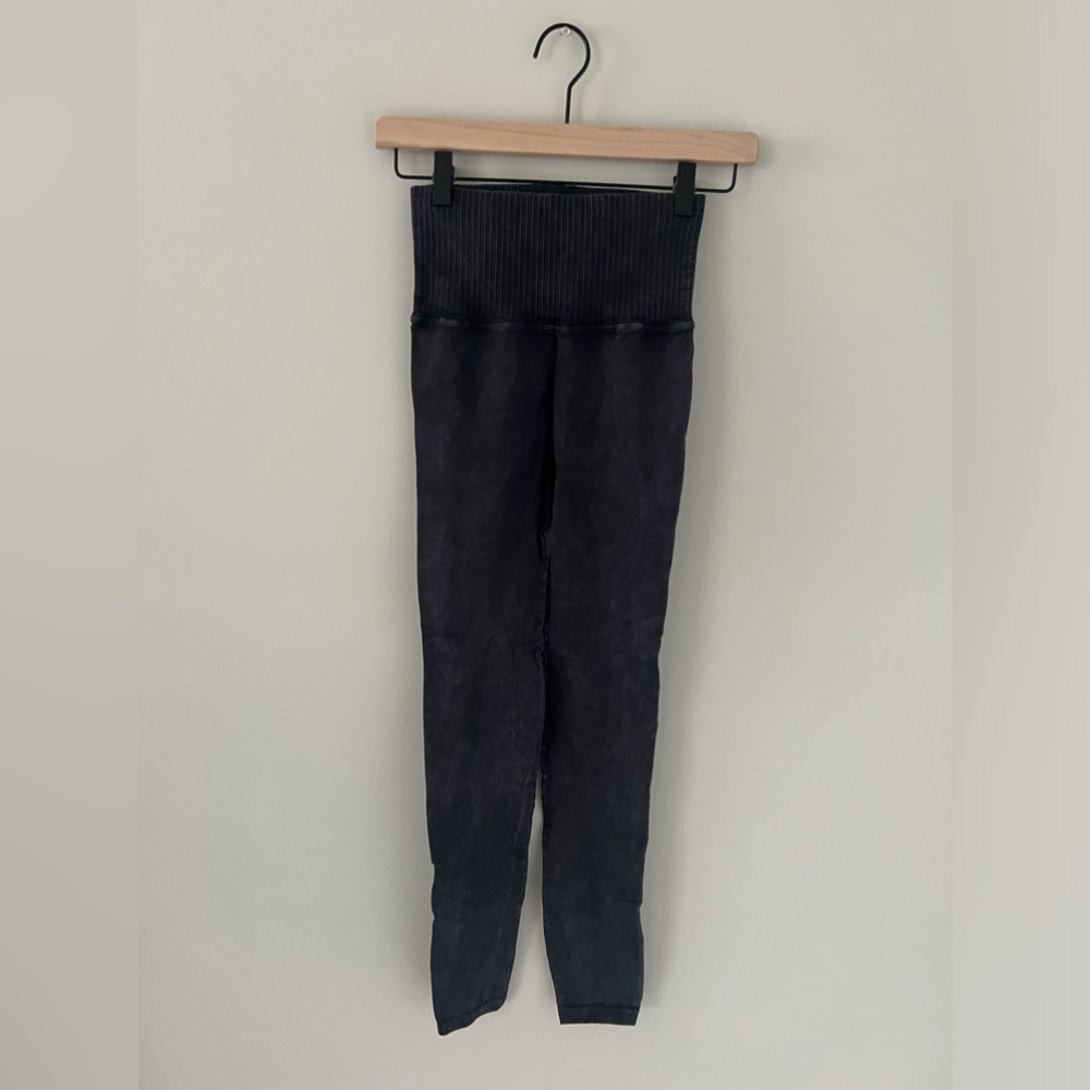 NWOT FP Movement High-Rise 7/8 Length Good Karma Leggings in Faded Black - Picture 4 of 6